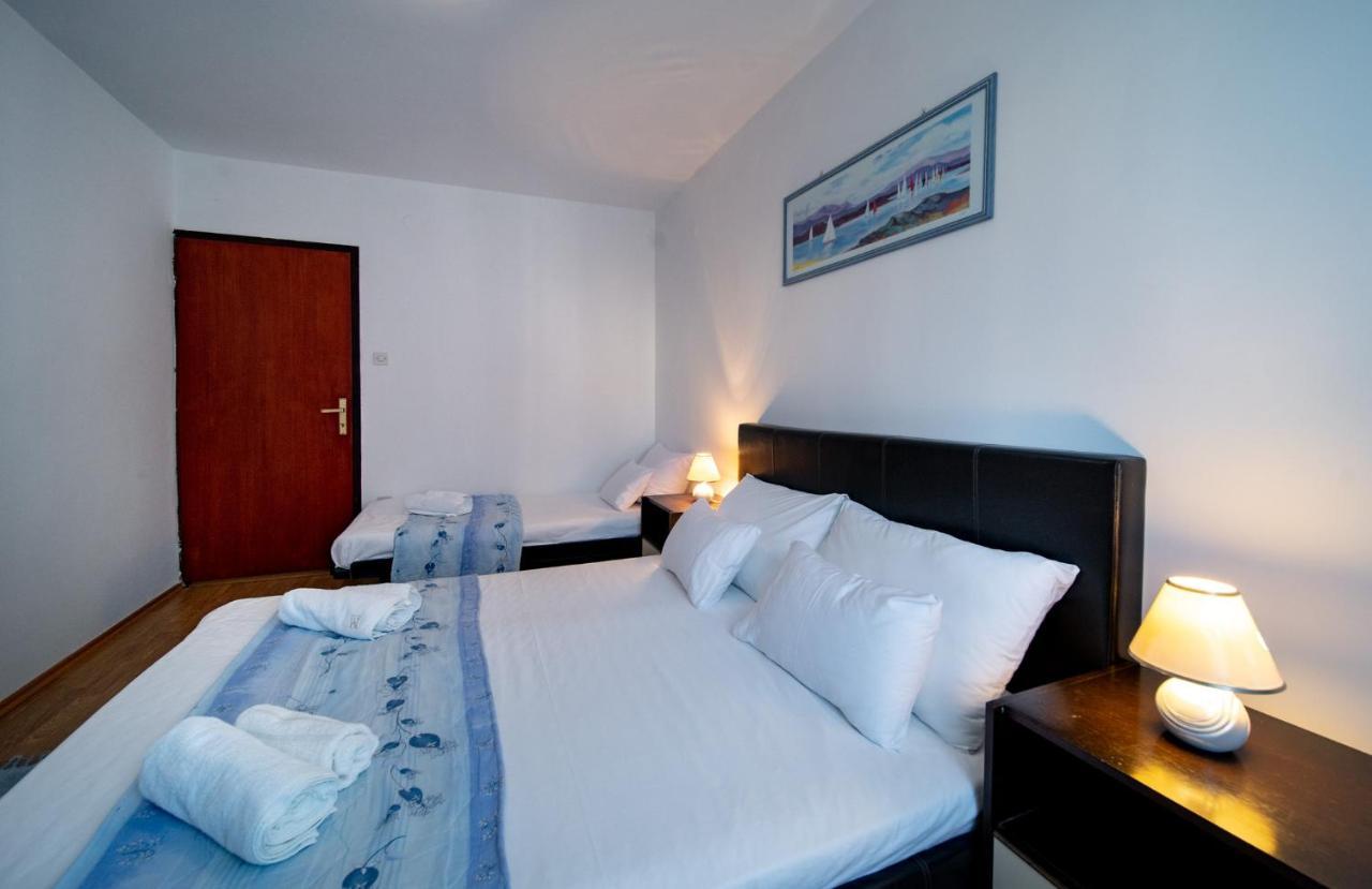 Apartments Lazaric Лопар Екстериор снимка