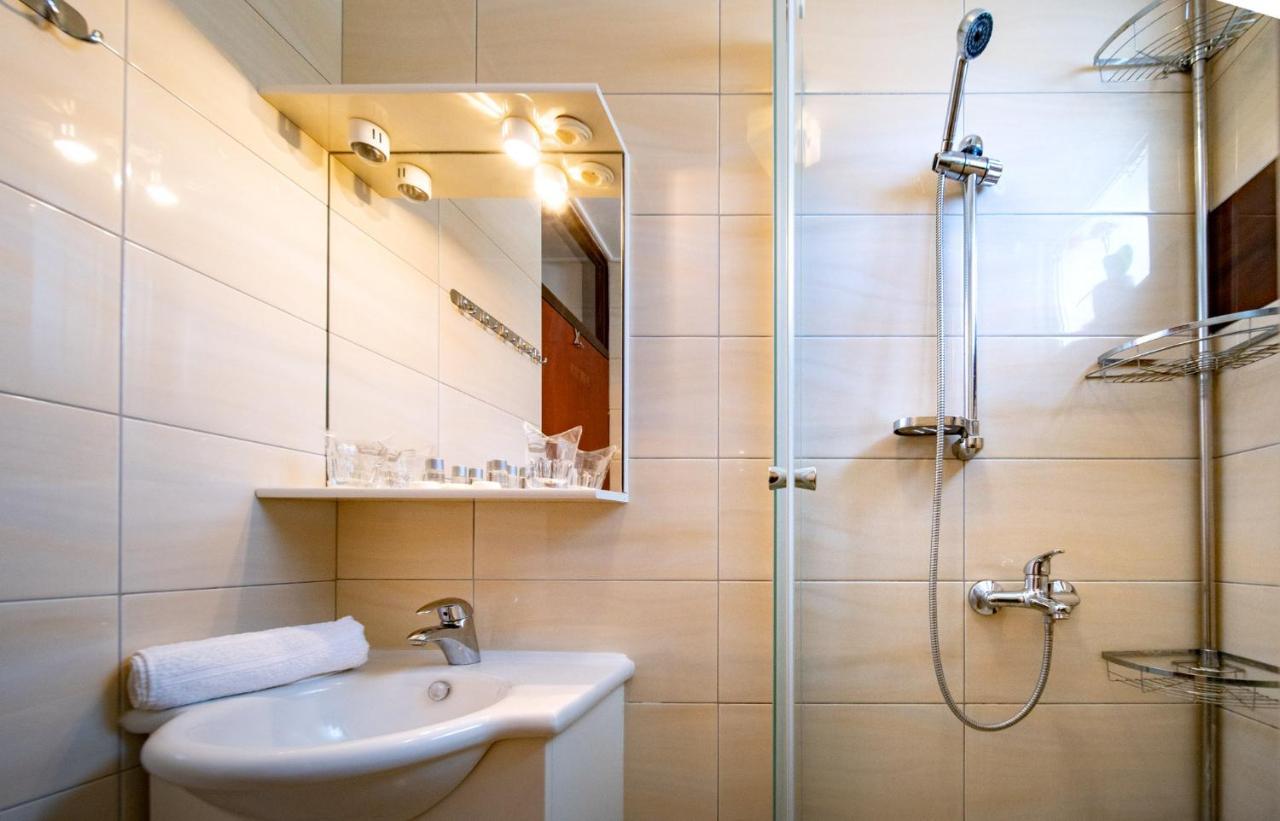 Apartments Lazaric Лопар Екстериор снимка