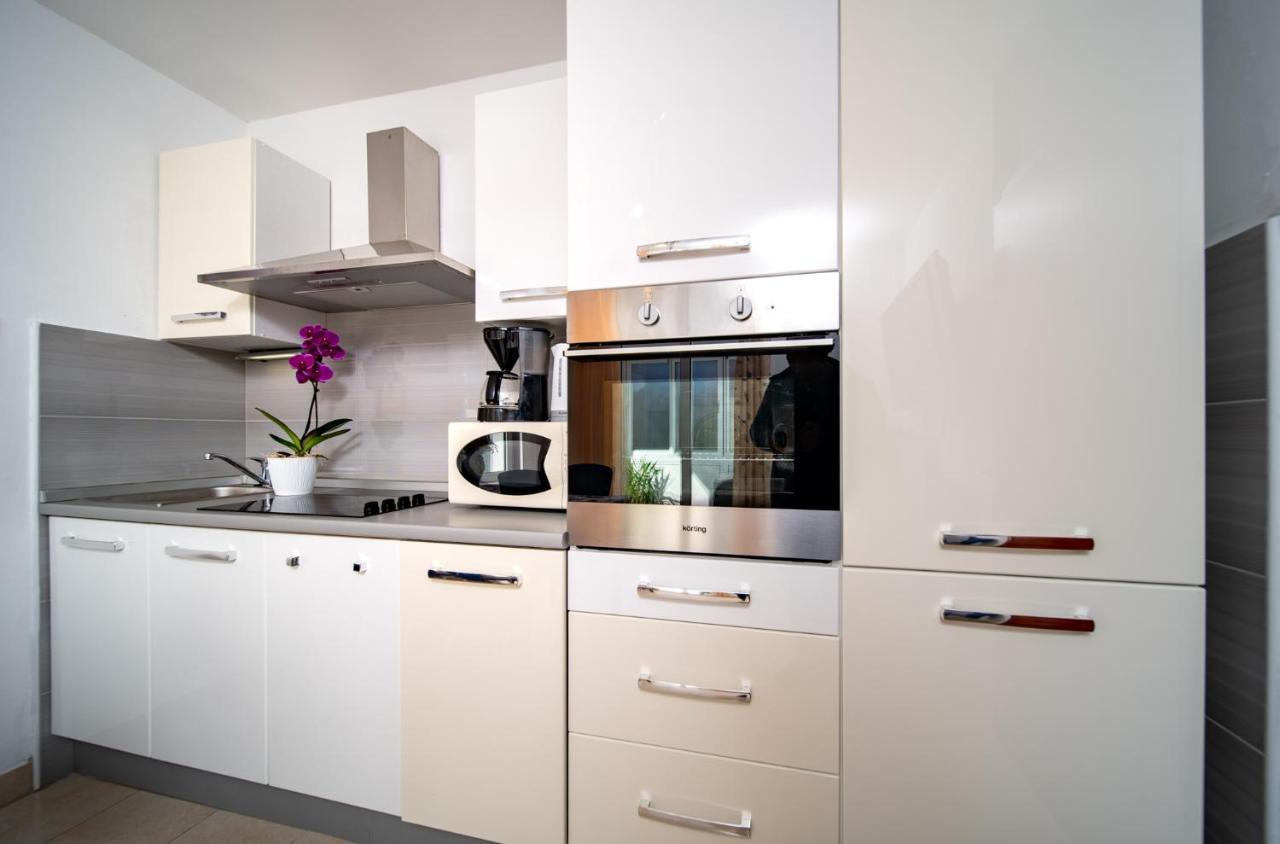 Apartments Lazaric Лопар Екстериор снимка