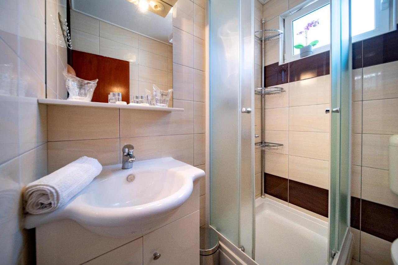 Apartments Lazaric Лопар Екстериор снимка