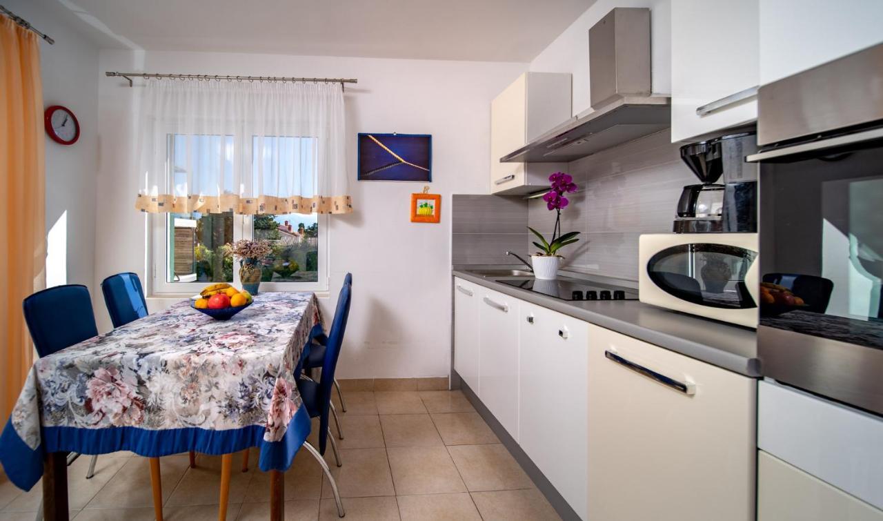 Apartments Lazaric Лопар Екстериор снимка